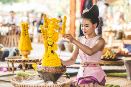 Woman preparing the Makbeng, Laos